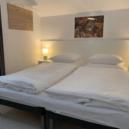 13 Apartment *